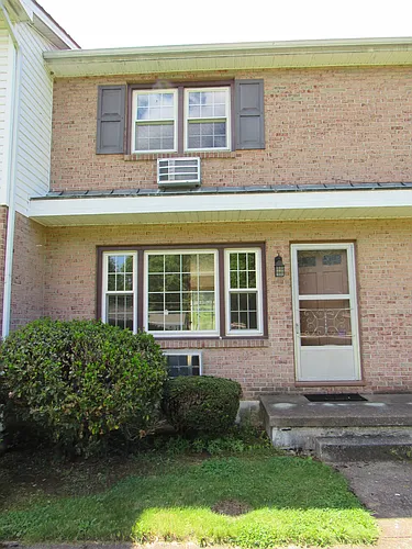 1020 Stonybridge Dr Photo 1