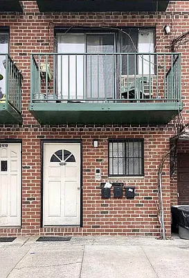 Rented by Tabak Real Estate | media 10