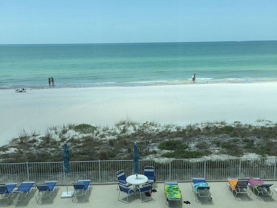 Master bedroom/Balcony view