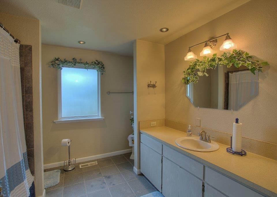 Upstairs Bath