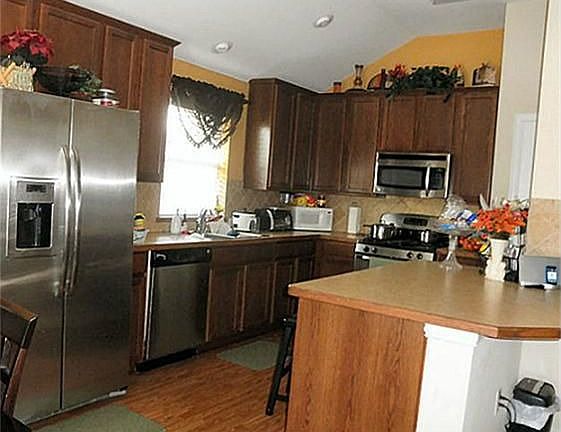5th image of 323 Highland Glen Dr