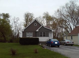 1905 E Cedarwood Cir, Round Lake Heights, IL 60073
