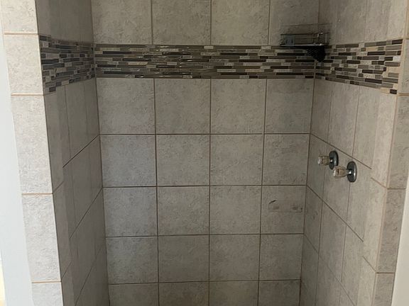 4th image of 702 Stewart Ave #2