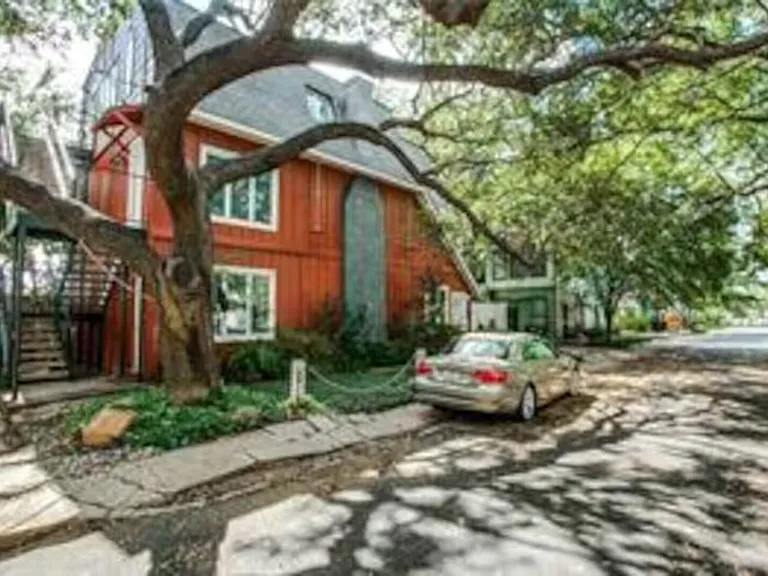 Roswell St — Photo 20