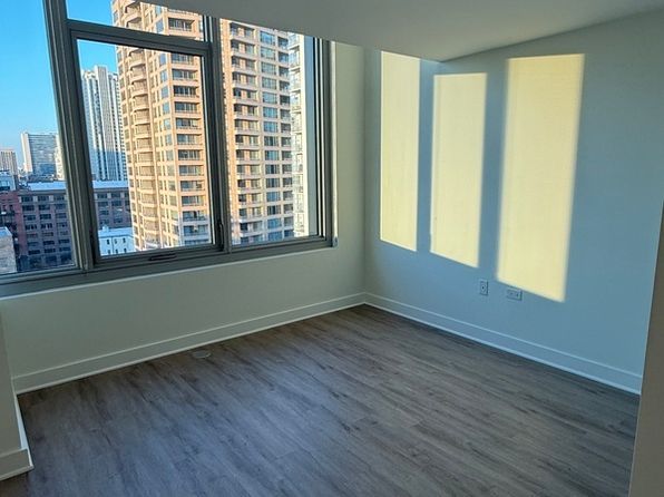 641 W Lake St, Chicago, IL 60661 property photo