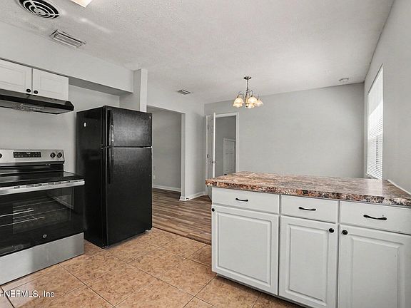 3rd image of 5811 NORDE Drive E