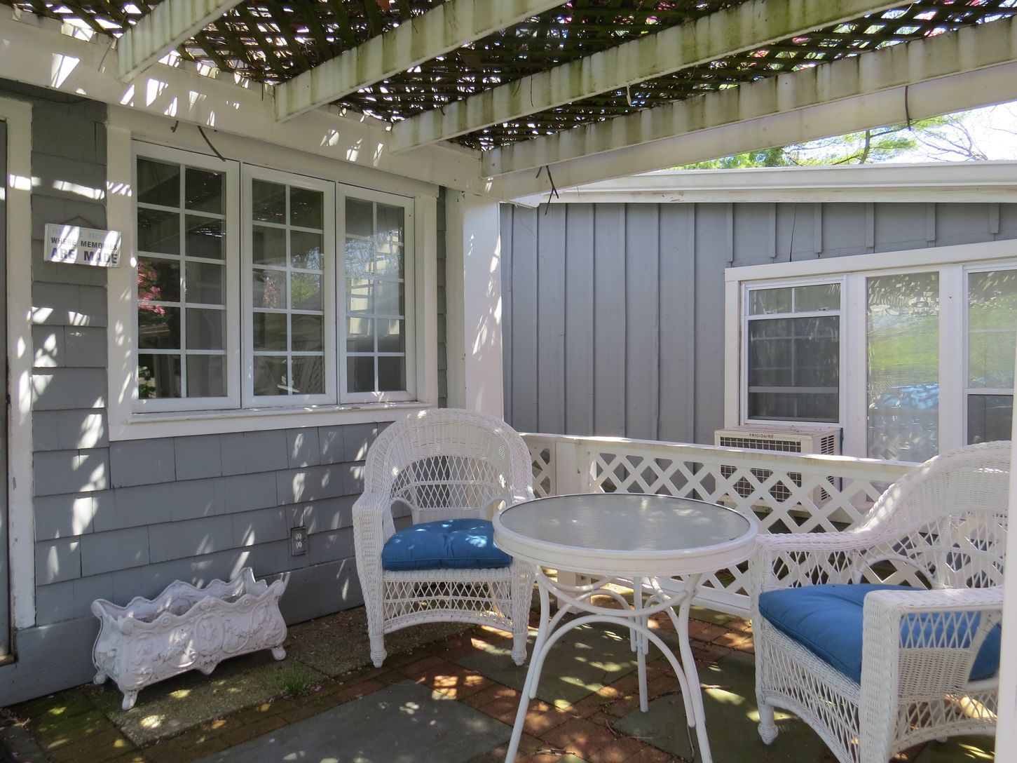  Porch Area