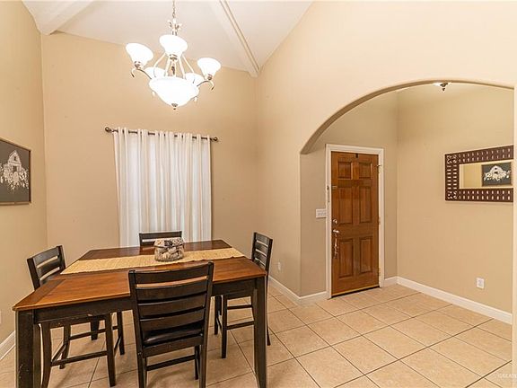 3rd image of 4813 La Vista St