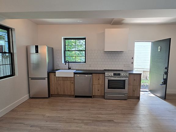 3rd image of 1401 Charles St APT D