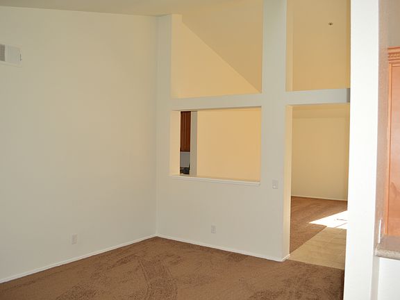 4th image of 13470 Banning St