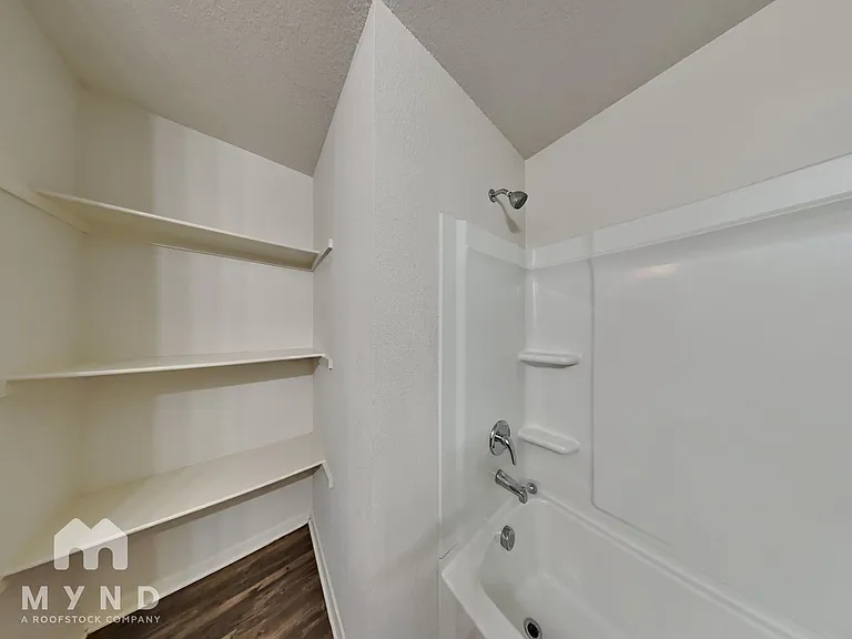 9168 Pleasant Valley Dr — Photo 13