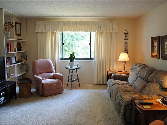 4th image of 611 Judy Dr