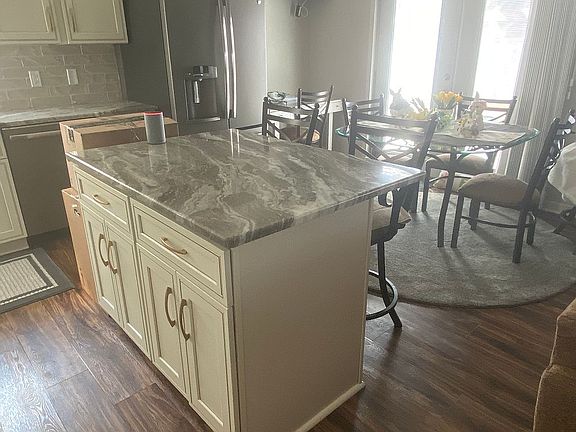5th image of 211 Peregrine Pl