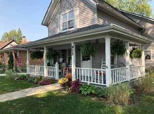 915 Augusta Ave, Elgin, IL 60120