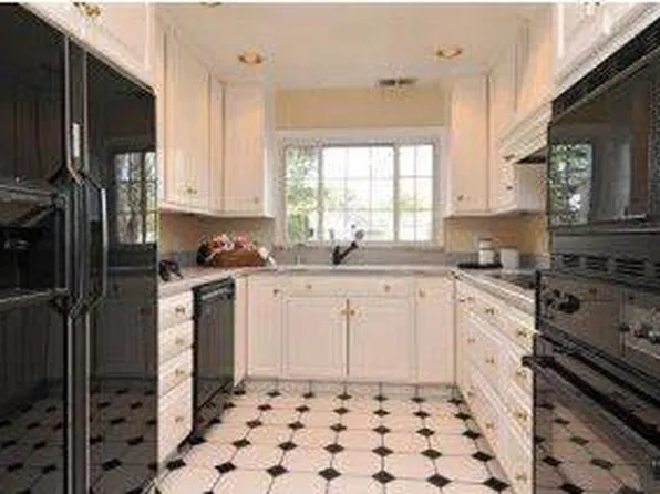 2430 Ramona St, Palo Alto, CA 94301