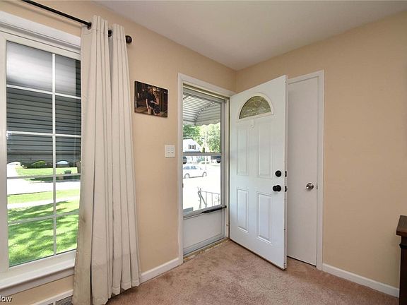 3rd image of 757 N Elmwood Ave
