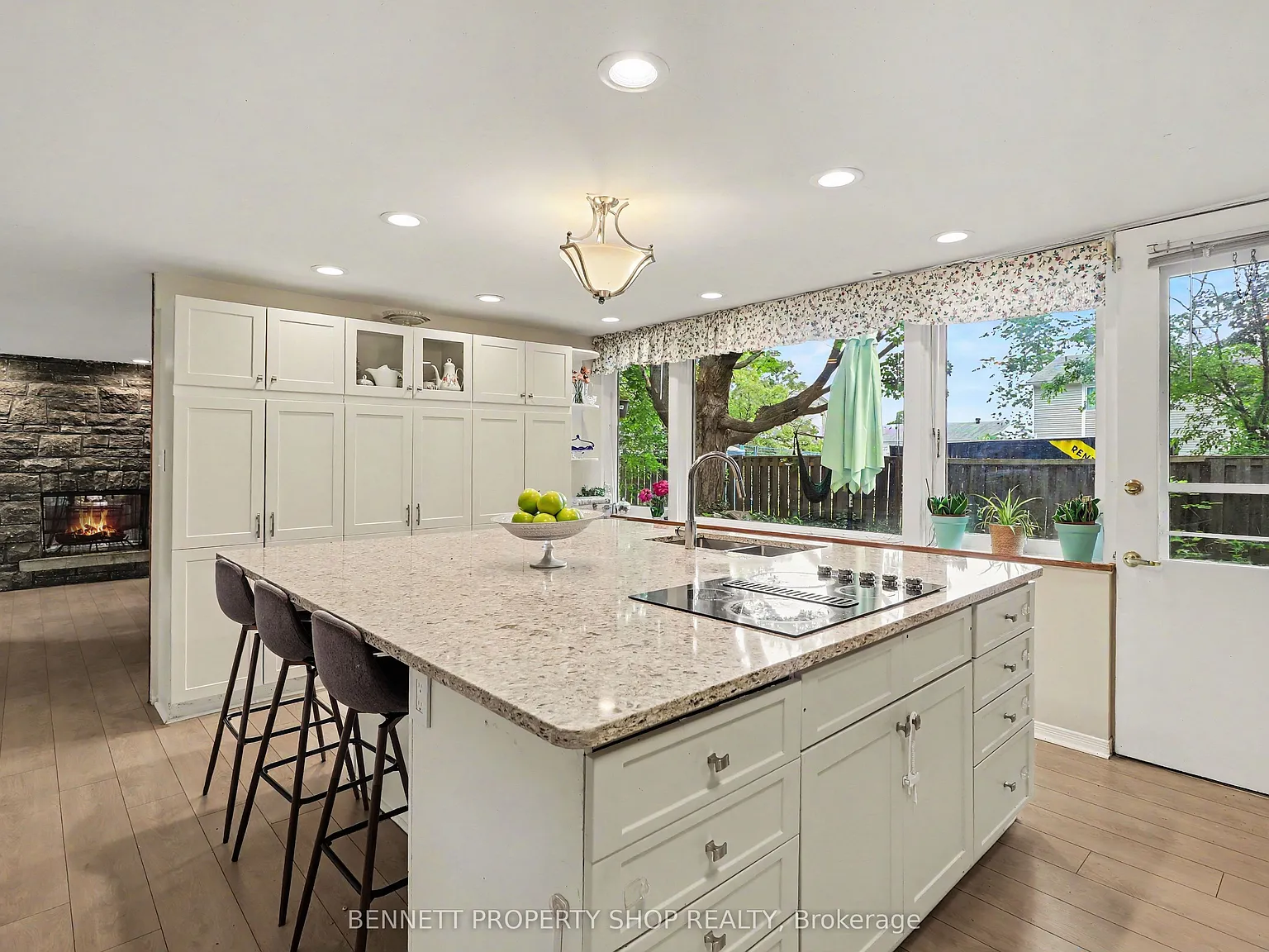 4 bed, $3,550 — Photo 4