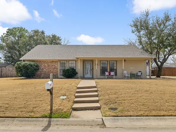 310 Greenleaf St, Highland Village, TX 75077
