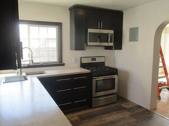 4th image of 223 E 19th St