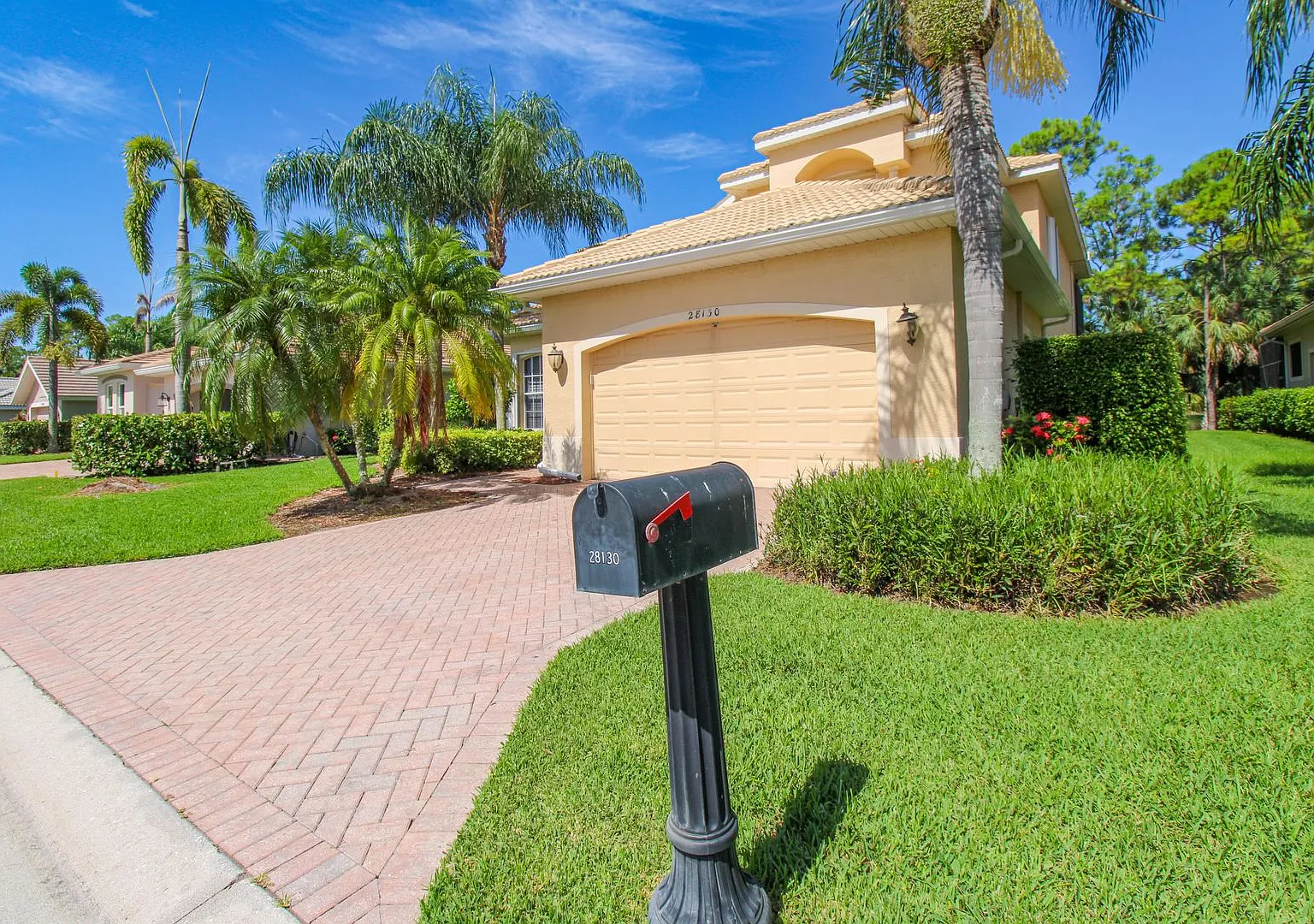 ** Private Pool Home Two Floors 4 Bedroom/3bath In Hunters Ridge Bonita Springs Available ** — Photo 4
