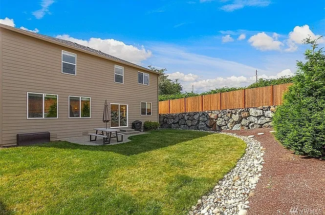 5 bed, 3016 sqft, $4,350 — Photo 3