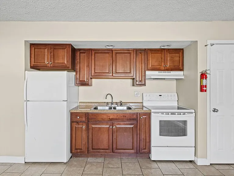 321 Riley Dr — Photo 12
