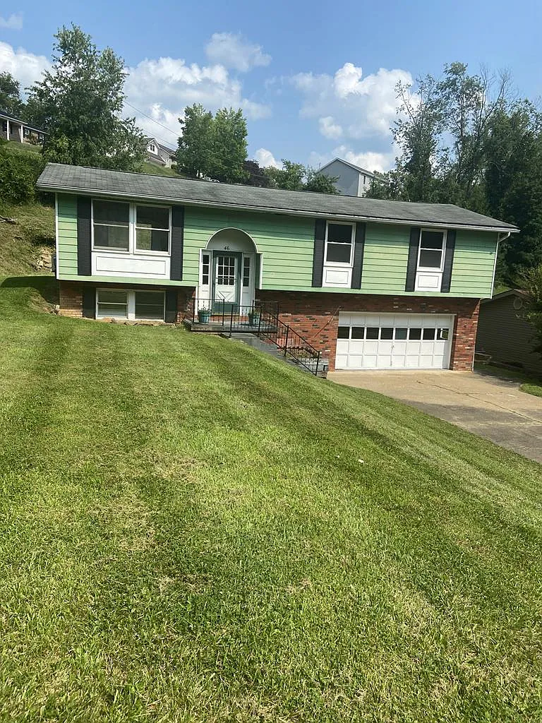 46 BAYTREE DR photo 1