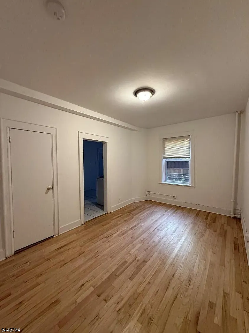 1 bed, 1.0 bath, $1,700 — Photo 2