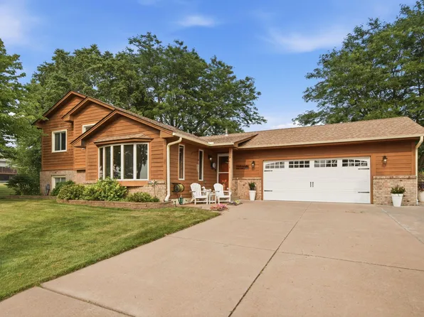 7616 Peltier Lake Dr, Lino Lakes, MN 55038