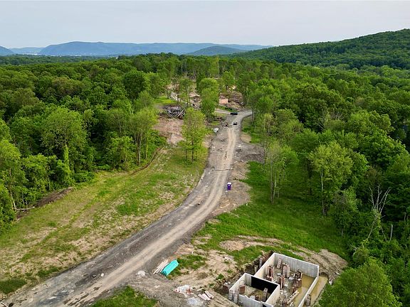 5th image of 29 Tamarack Drive