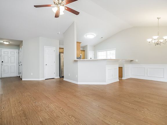 5th image of 172 Lantana Dr