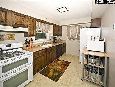 4th image of 25510 Chatworth Dr