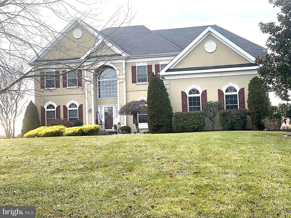 1st image of 104 Willowbrook Ct