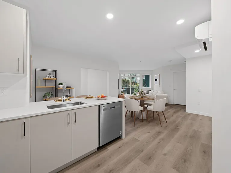 750 Robinson St — Photo 34