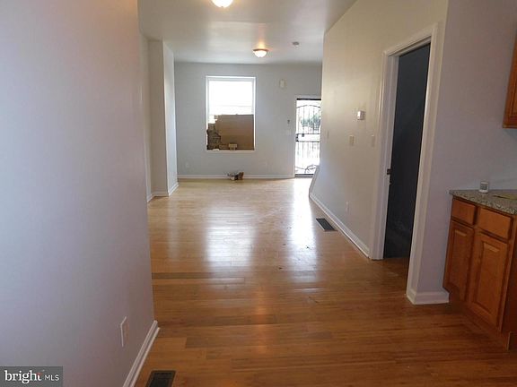 5th image of 2546 N Sydenham St