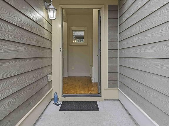 3rd image of 501 Ridge View Xing