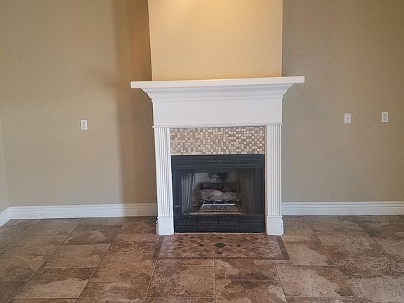 4th image of 914 W Melmar Dr