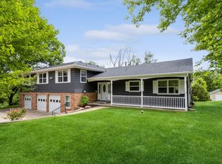 1220 42nd St SE, Cedar Rapids, IA 52403