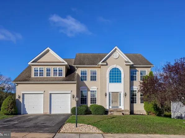 1636 Fountain Rock Dr, Dover, PA 17315