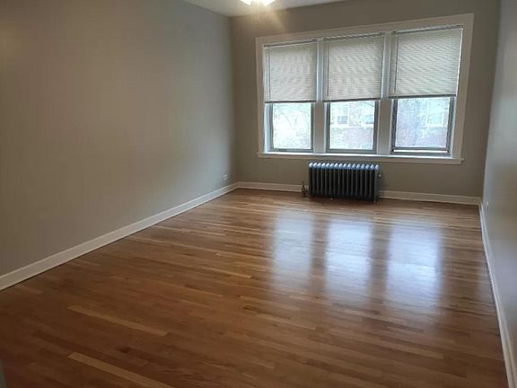 5th image of 6974 N Greenview Ave #3A
