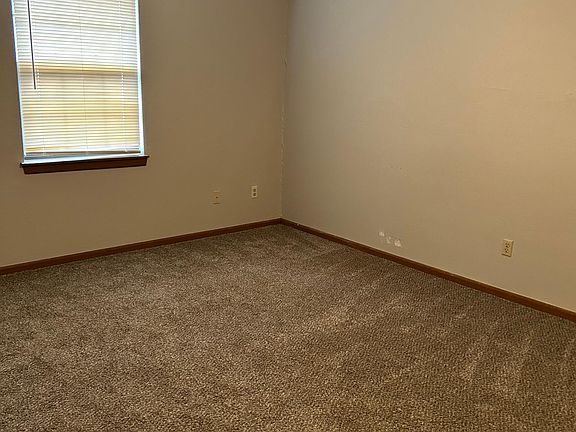 5th image of 411 NE Highland Ln #A
