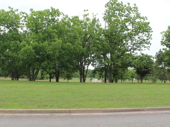 202 Stonegate Dr, Albany, GA 31721