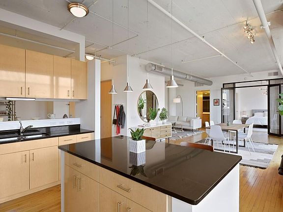 3rd image of 290 Market St Unit 613