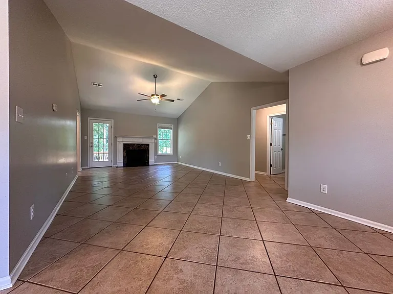 102 Brookhaven Dr — Photo 6