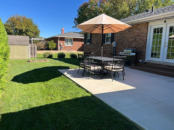 4th image of 2311 W Huntington Dr