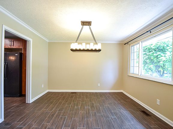 5th image of 3087 Burr Oak Ct