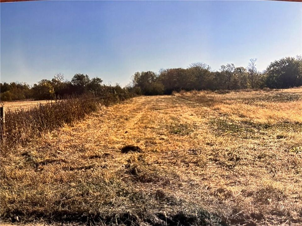2nd image of 2084 Valley Rd