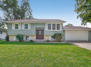 1128 28th St, Ames, IA 50010