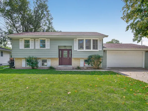 1128 28th St, Ames, IA 50010