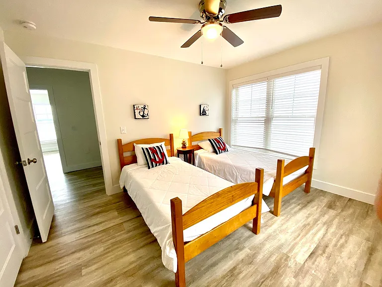 869 E Lakeshore Dr — Photo 11